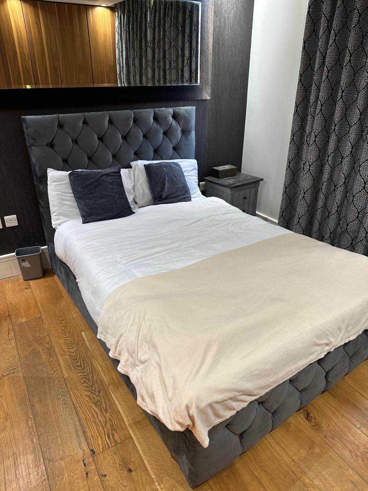 Oxford Street Two Bedroom Luxury Apartment